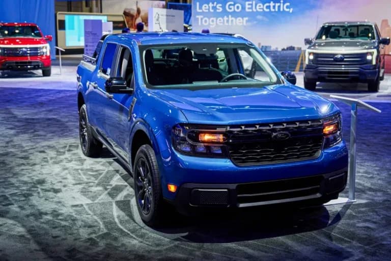 Fords-Strategic-Shift-Delayed-EVs-Hybrid-Focus-and-the-Start-up-Mentality
