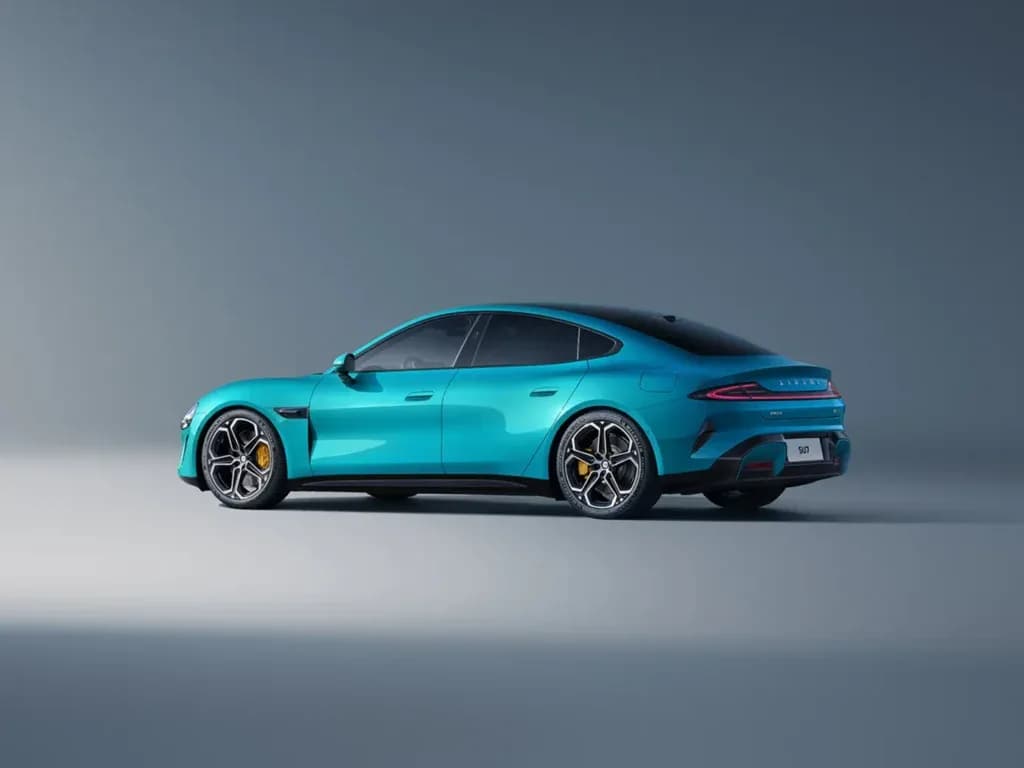 Xiaomi-reveals-the-EV-SU7-sedan