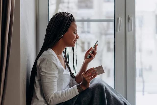 Enjoy a safer holiday with cashless transactions
