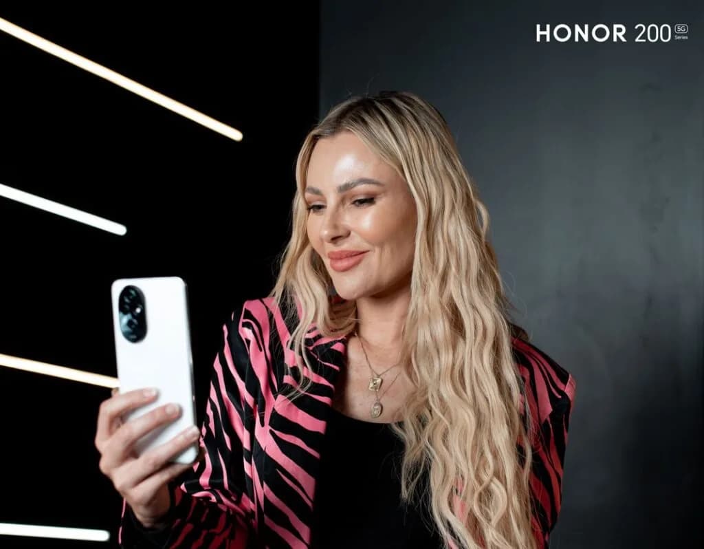 Celebrating Women's Month: Empowering Female Entrepreneurs with the HONOR 200 Series