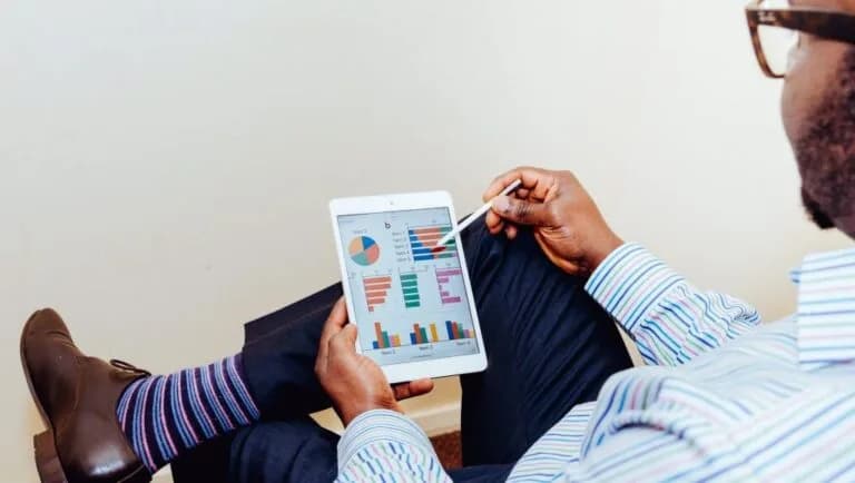 Zero-Interest Funding Hacks: Government Grants, Competitions & Crowdfunding for Budget Startups