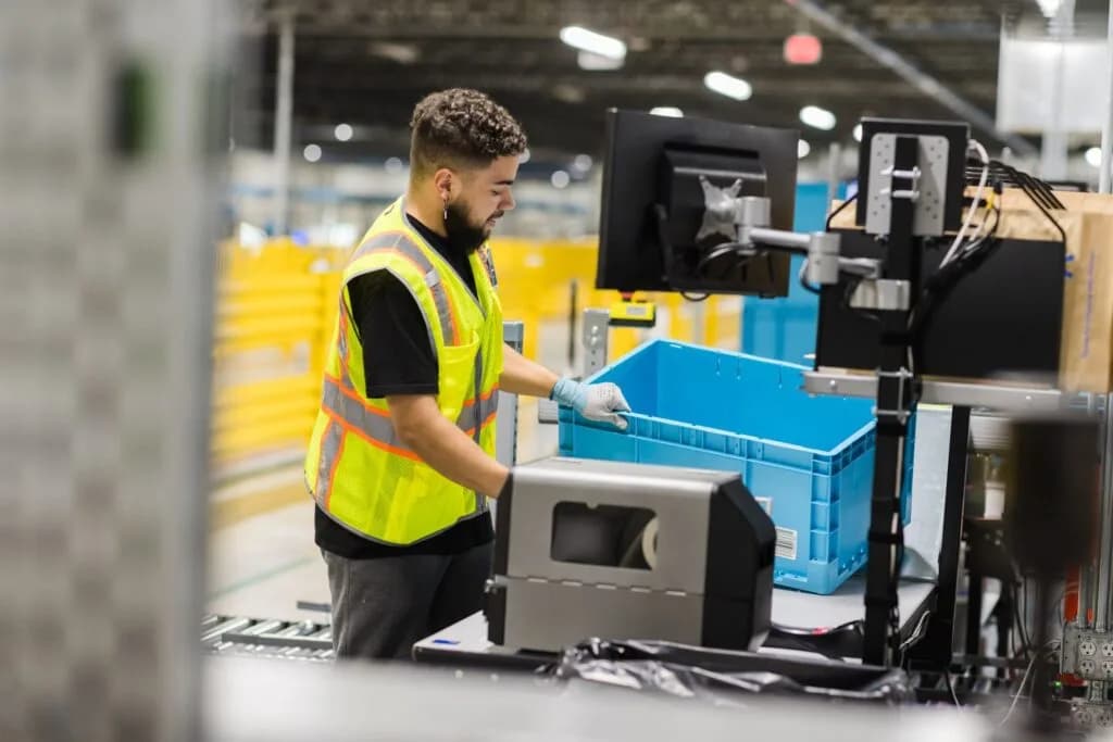 Walmarts-Robotics-Strategy-Competing-with-Amazon-One-Forklift-at-a-Time
